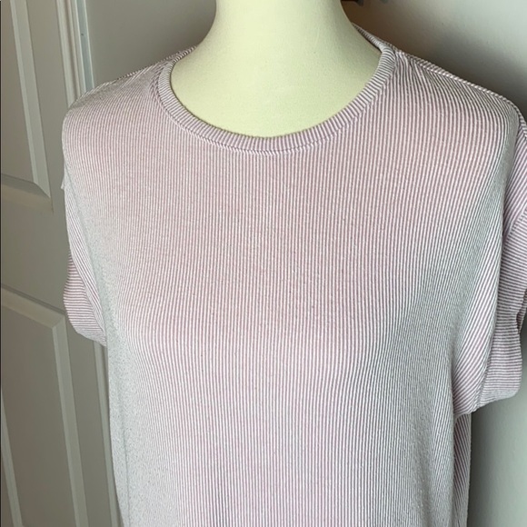 Woman’s Zara Pink Shortsleeved Top - Picture 2 of 3
